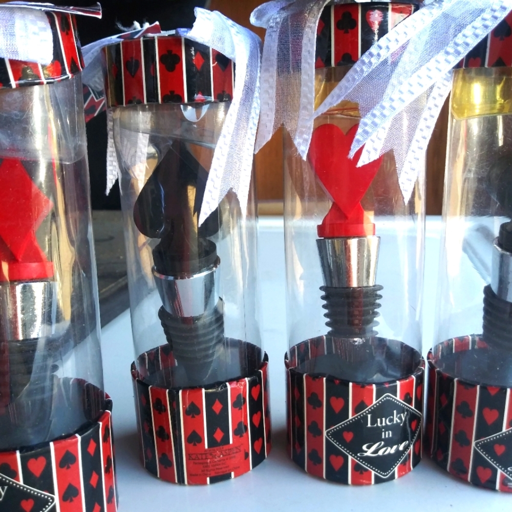 Kate spade lucky in love. Set of 4 wine stopper.